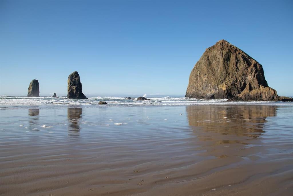 Cannon Beach Vibes, Steps To The Beach,Wifi,3 Full Bedroom En Suites With 3 Fireplaces,Near Downtown 外观 照片